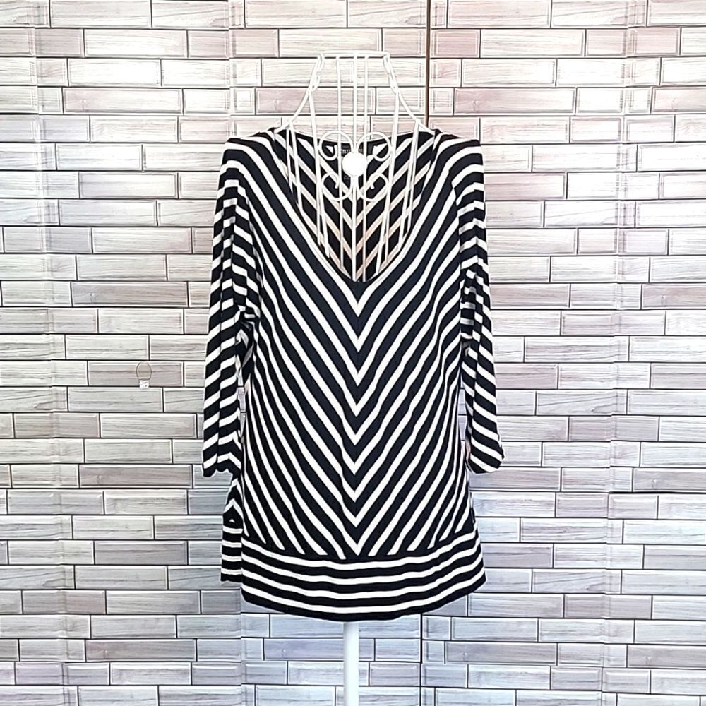 White House Black Market black and white striped top Women's Size M